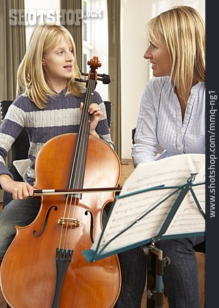 
                Cellistin, Musikschülerin                   