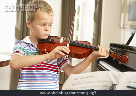 
                Geige, Konzentration, Musikschüler                   