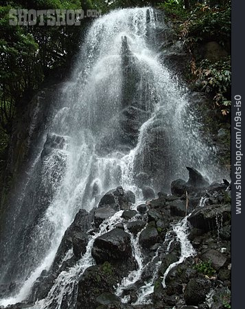 
                Wasserfall, Sao Miguel, Azoren                   