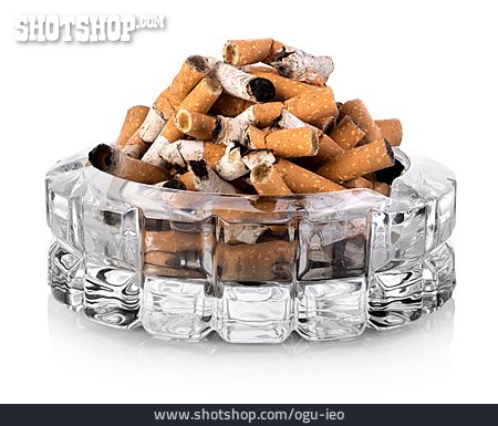 
                Rauchen, Aschenbecher, Zigarettenstummel                   