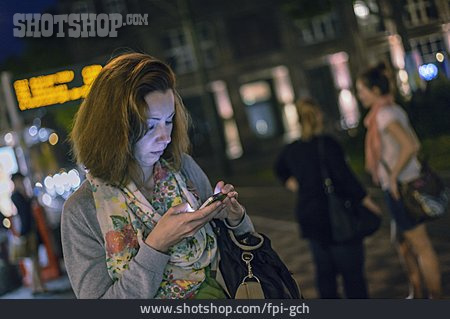 
                Frau, Mobile Kommunikation, Smartphone                   