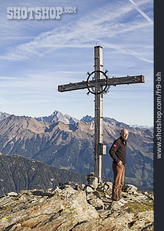 
                Gipfelkreuz, Wanderer, Jaufenspitze                   