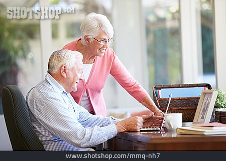 
                Häusliches Leben, Seniorenpaar                   