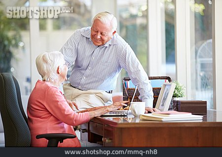 
                Häusliches Leben, Seniorenpaar                   