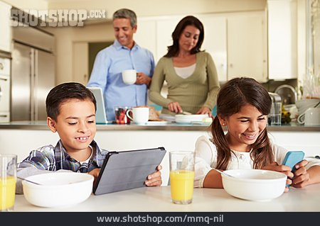 
                Mobile Kommunikation, Familie, Familienleben                   