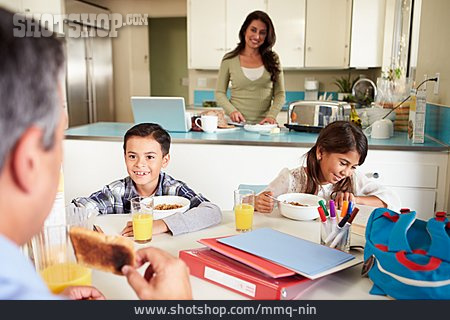 
                Häusliches Leben, Frühstück, Familienleben                   
