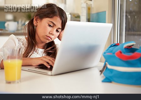 
                Mädchen, Langeweile, Laptop, Langweilig, Lustlos                   