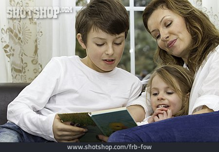 
                Mutter, Lesen, Vorlesen                   