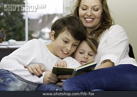 
                Mutter, Lesen, Vorlesen                   
