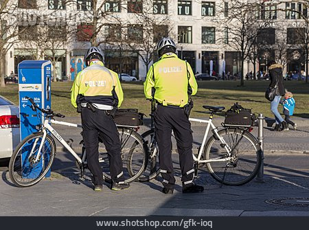 
                Städtisches Leben, Polizei, Fahrradpolizei                   