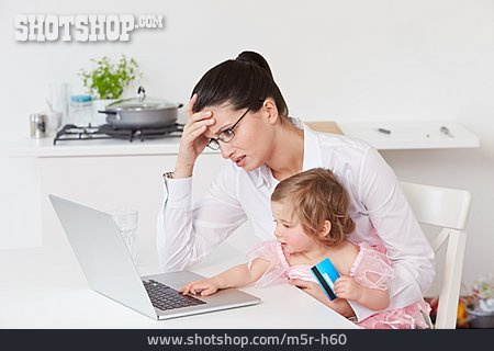 
                Mutter, Stress, Alleinerziehend, Onlineshopping                   