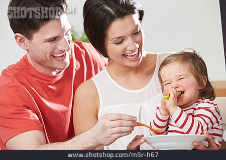 
                Eltern, Füttern, Tochter, Babynahrung                   