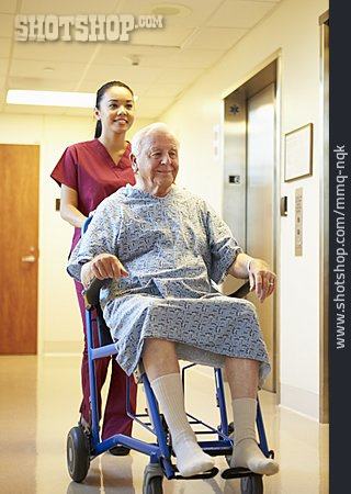
                Patient, Krankenschwester, Rollstuhl, Pflegerin                   
