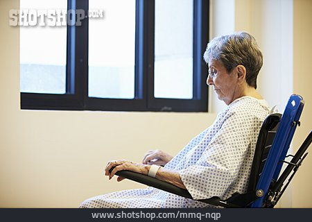 
                Seniorin, Krankheit, Einsam, Rollstuhl                   