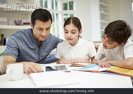 
                Vater, Online, Hausaufgaben, Geschwister                   