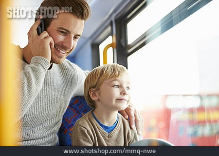 
                Telefonieren, öffentliche Verkehrsmittel                   