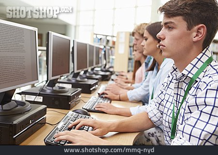 
                Schüler, Studenten, Computerkurs                   