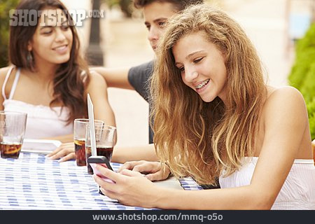 
                Mädchen, Mobile Kommunikation, Smartphone                   
