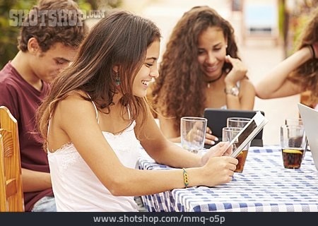 
                Mädchen, Mobile Kommunikation, Tablet-pc                   
