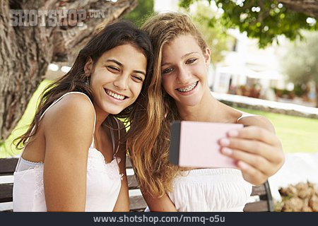 
                Mädchen, Smartphone, Selfie                   
