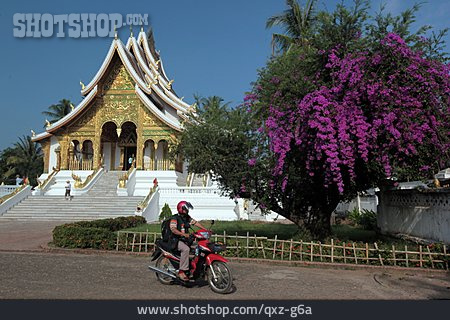 
                Laos, Königspalast, Haw Pha Bang Tempel                   