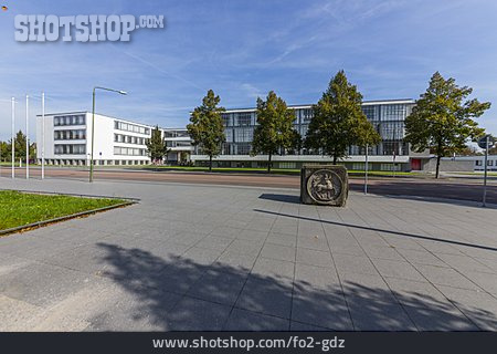 
                Verwaltungsgebäude, Bauhaus                   