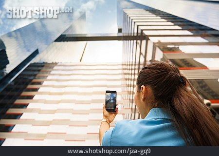 
                Frau, Fotografieren, Smartphone                   
