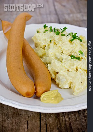 
                Kartoffelsalat, Deutsche Küche, Wiener Würstchen                   