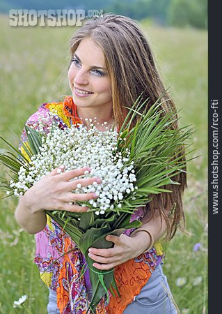 
                Junge Frau, Natürlich, Blumenstrauß                   
