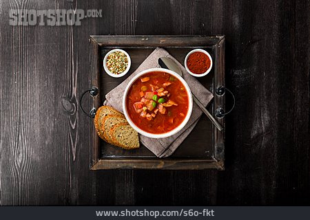 
                Gemüsesuppe, Gemüseeintopf, Soljanka, Traditionelle Küche                   