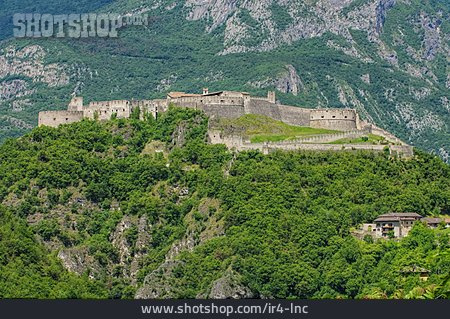 
                Festung, Wehranlage, Castel Beseno                   