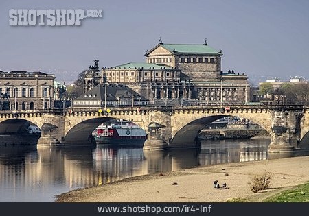 
                Dresden, Semperoper, Augustusbrücke                   