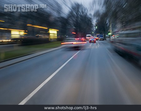 
                Bewegungsunschärfe, Straße, Straßenverkehr                   