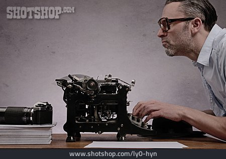 
                Schreibmaschine, Journalist, Schriftsteller                   