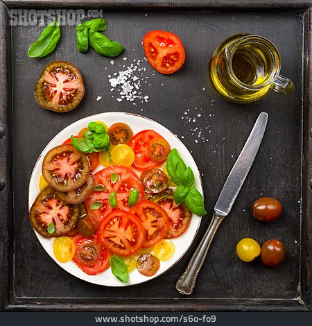 
                Zubereitung, Basilikum, Tomatensalat                   