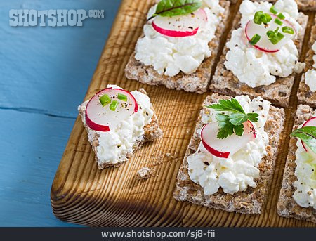 
                Schnittchen, Knäckebrot, Hüttenkäse                   