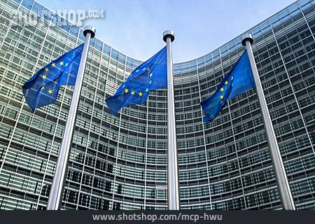 
                Eu, Brüssel, Europaflagge, Europäische Kommission, Berlaymont-gebäude                   