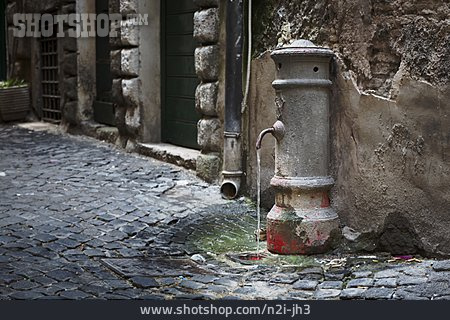 
                Trinkwasser, Brunnen                   