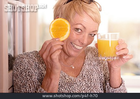 
                Frau, Orangensaft, Vitamin C                   