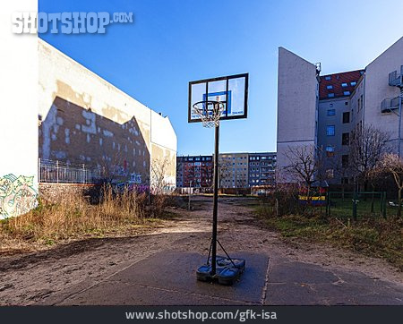 
                Hinterhof, Basketballkorb, Armselig                   