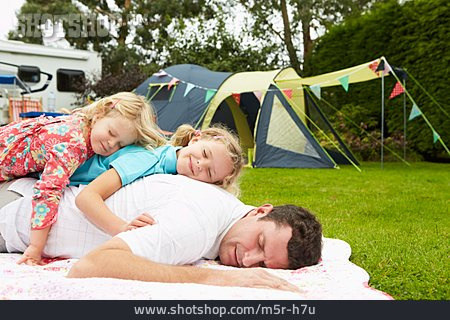 
                Camping, Mittagsschlaf, Familienurlaub                   