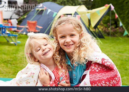 
                Mädchen, Geschwister, Camping                   