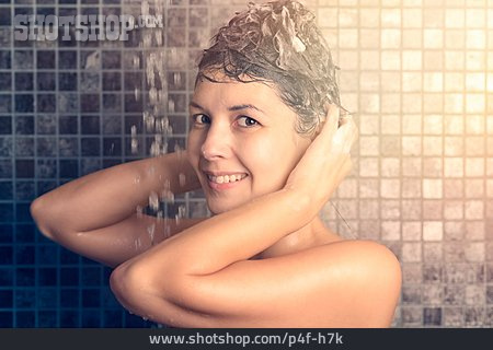 
                Frau, Shampoo, Haarpflege                   