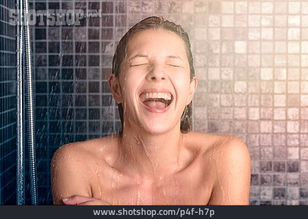 
                Frau, Erfrischung, Duschen                   