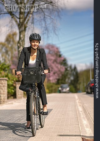 
                Geschäftsfrau, Fahrrad, Arbeitsweg                   