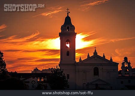 
                Sonnenuntergang, Kirche, Buenos Aires                   