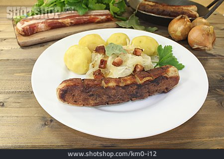 
                Sauerkraut, Deutsche Küche, Rostbratwurst                   