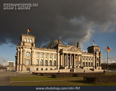 
                Gewitterwolken, Reichstag, Bundestag                   