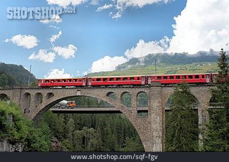 
                Zug, Schweiz, Eisenbahnbrücke                   