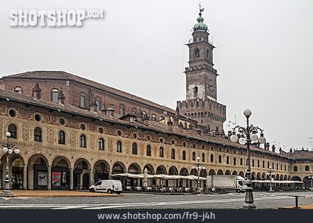 
                Renaissance, Vigevano, Piazza Ducale                   